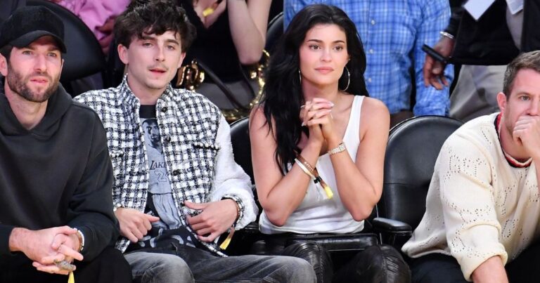 Photos: Kylie Jenner et Timothee Chalamet apportent la nuit de la nuit au jeu des lakers