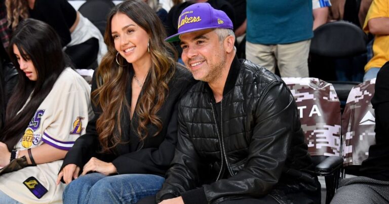 Jessica Alba rend hommage à la fête des pères à Cash Warren au milieu du divorce