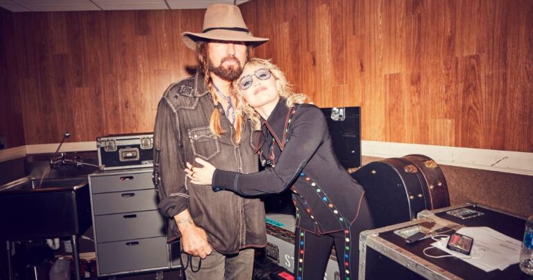 La mise à jour de la relation de Miley & Billy Cyrus semble bien, réclame la «source»