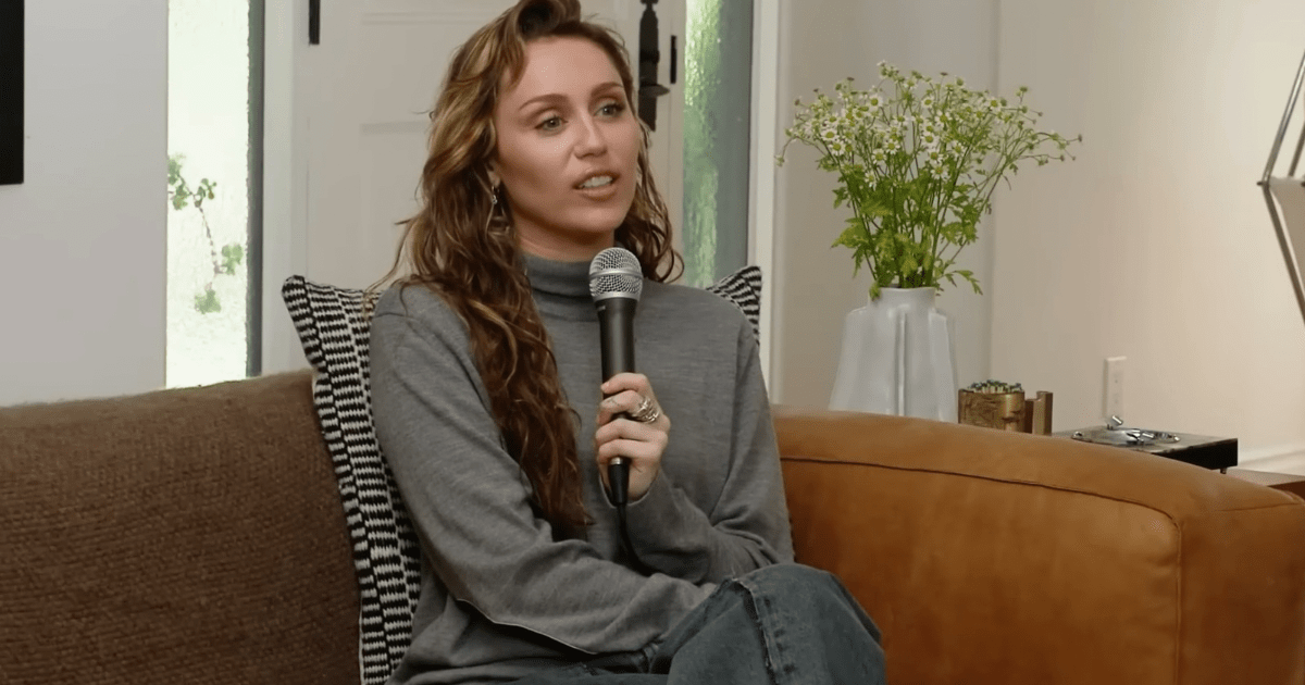 Miley Cyrus réagit à être appelé un «couguar»