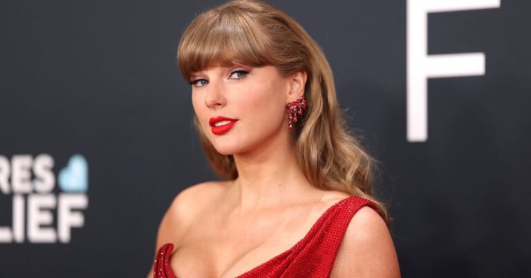 Taylor Swift a fait allusion à «  plus d'albums '' après AMAS Snub, dit «Source»