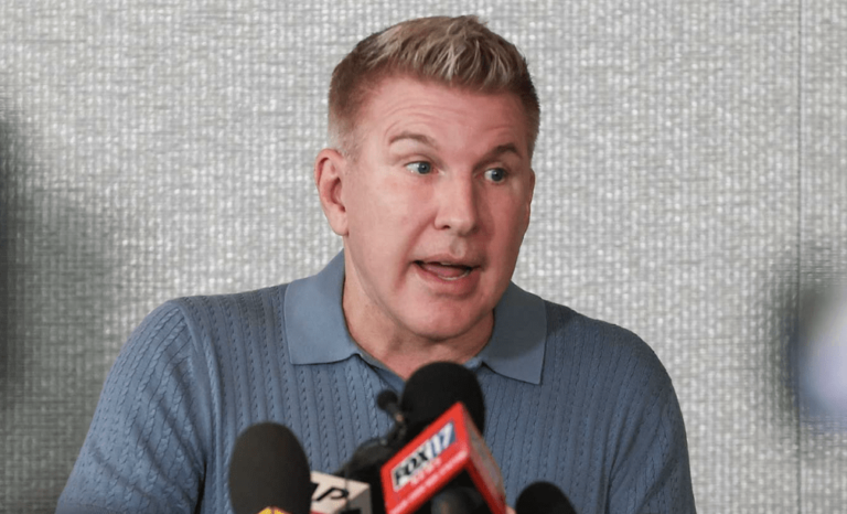 Todd Chrisley dit qu'il a été condamné à tort et promet d'exposer la corruption derrière sa condamnation!