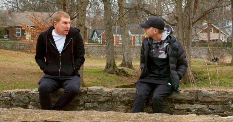 Todd Chrisley revient aux médias sociaux après la libération de la prison