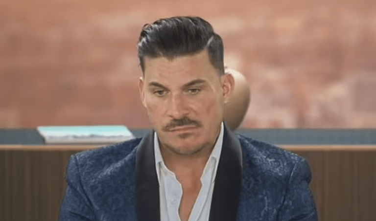 Jax Taylor a tiré de la vallée après que les fans ont lancé la pétition et menacé le boycott!