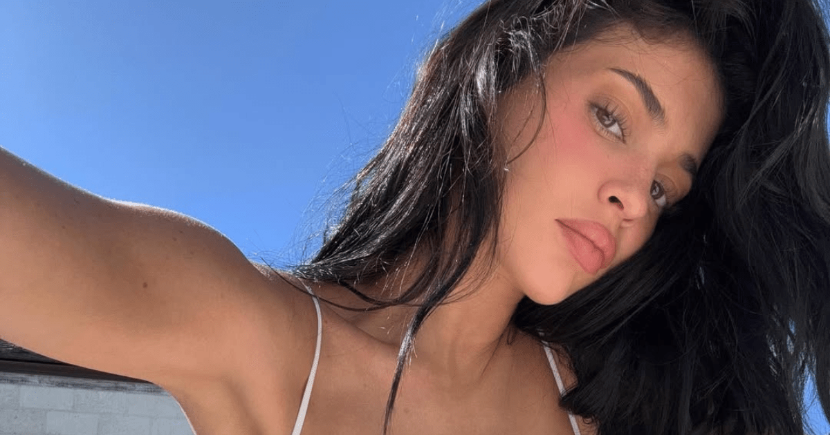 Kylie Jenner fait plus avec moins de photos de bikini sensuelles
