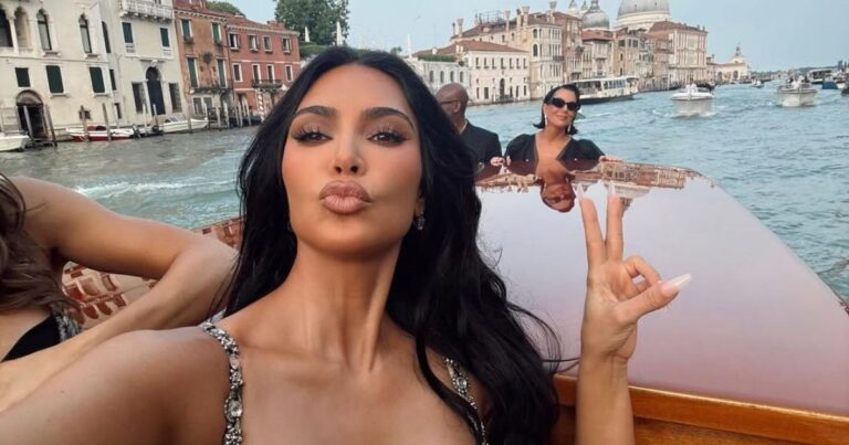 La transition de Kim Kardashian à la politique n'est pas farfelue ni impossible, laisse entendre que la «source»