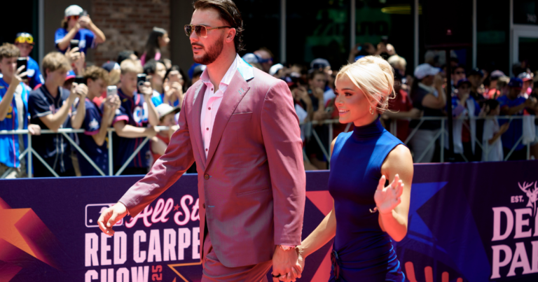 La vidéo montre comment Livvy Dunne a été «  sauvée '' par Paul Skènes sur le tapis rouge