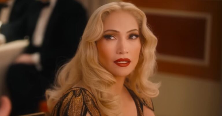 Jennifer Lopez va sans pantalon et opte pour des collants dans de nouvelles photos