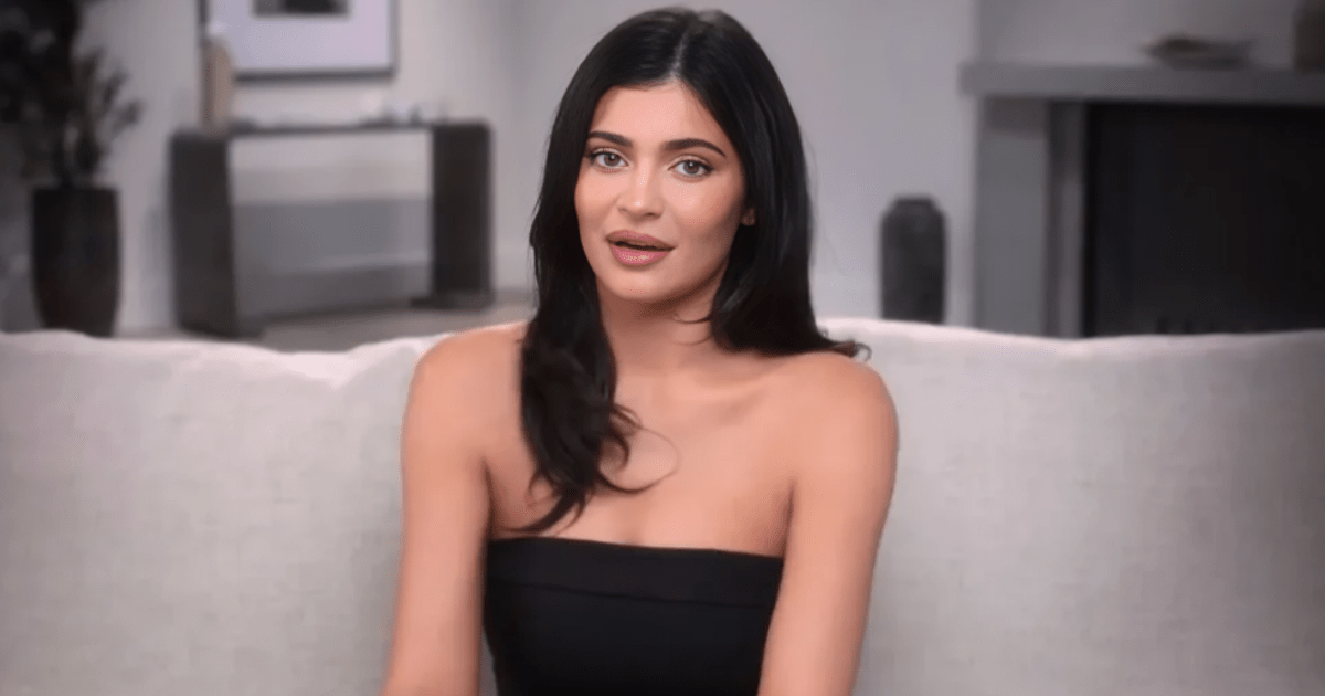 Kylie Jenner canalise Madonna dans un soutien-gorge découpé au cône