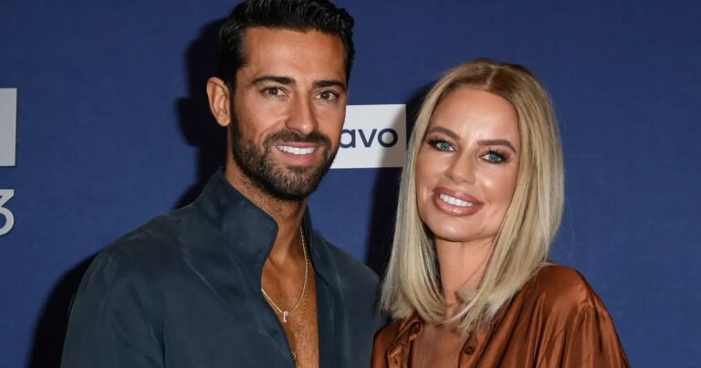 Le mari de Caroline Stanbury, Sergio, apparaît nue pendant le podcast