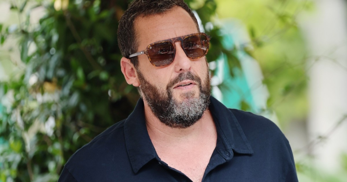 Adam Sandler s'habille, laissant son short de basket pour le Festival du film de Venise