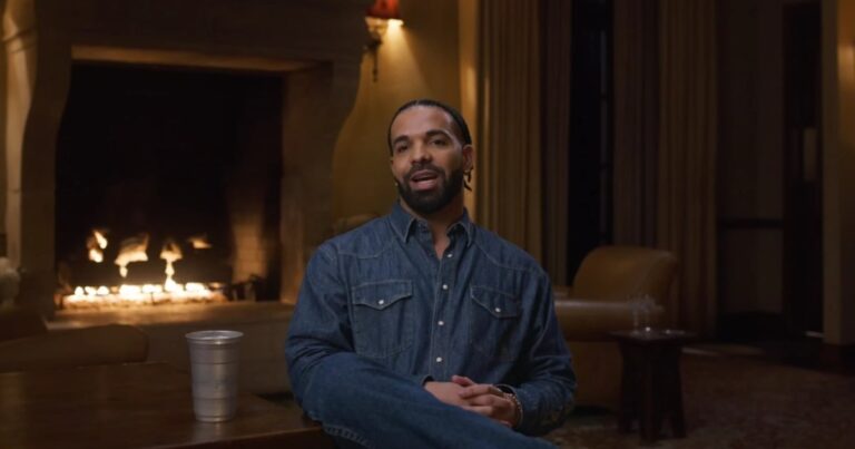 Drake révèle quelle co-star Degrassi a été l'un de ses «premiers bisous»