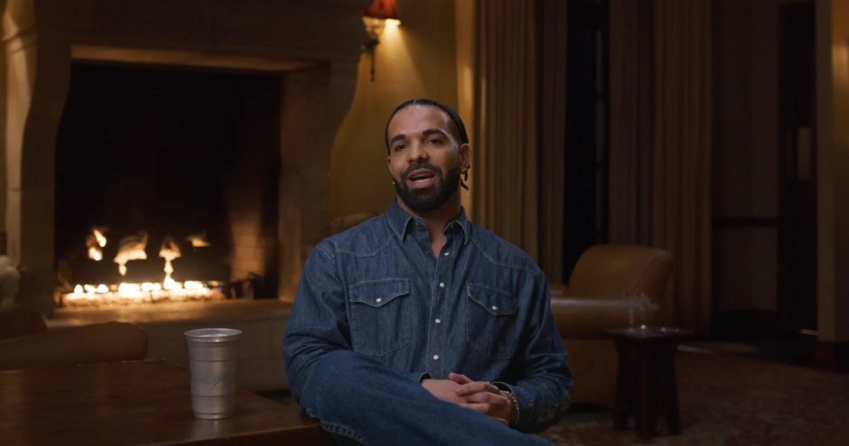 Drake révèle quelle co-star Degrassi a été l'un de ses «premiers bisous»