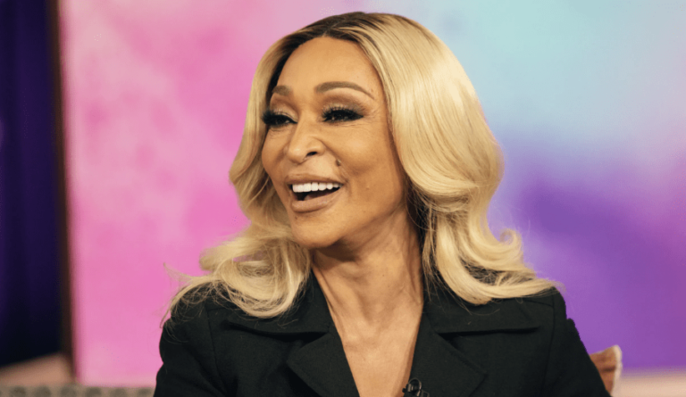 Karen Huger fraîchement sorti de la prison… Bravo fait rouler des caméras pour capturer son retour à Rhop!
