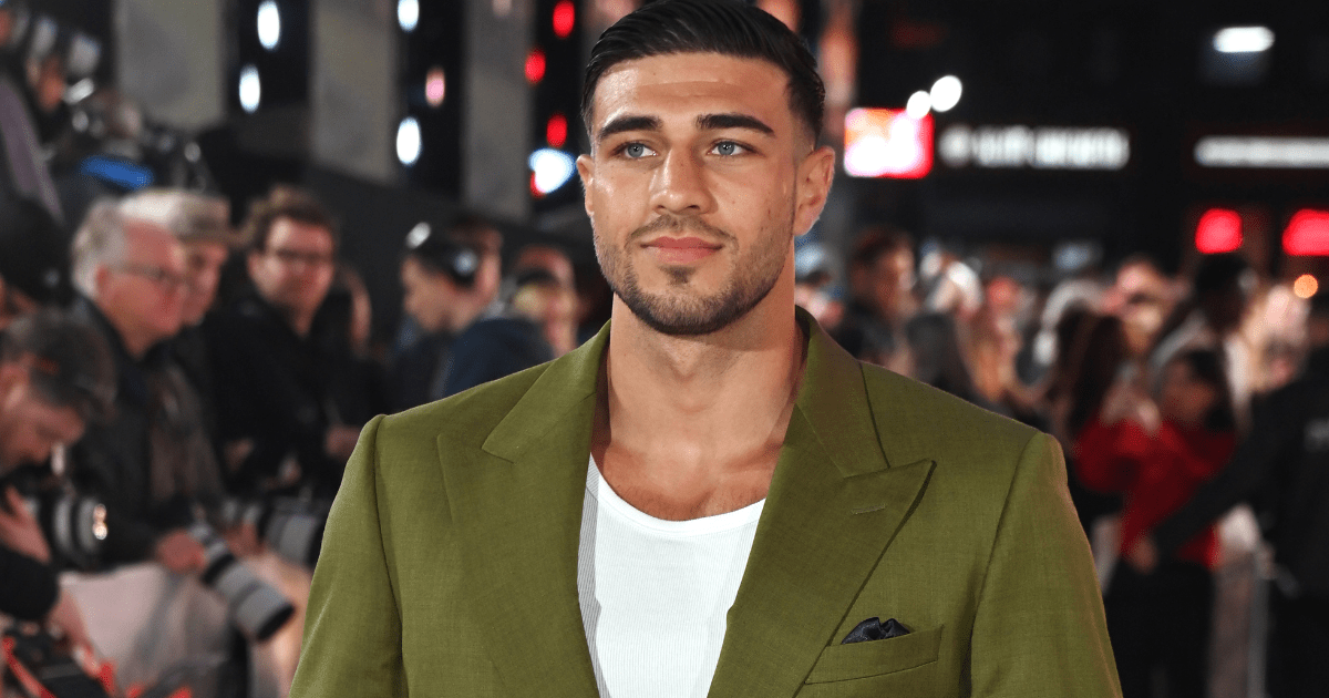 Le boxeur Tommy Fury fait un mème complet en finition de sprint triathlon