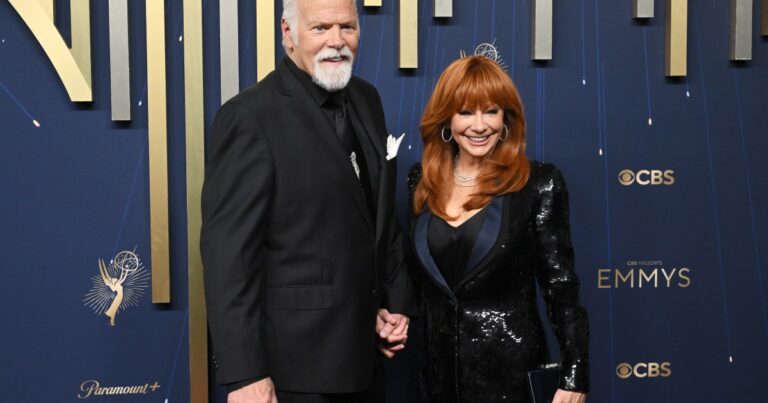 Reba McEntire et Rex Linn se sont engagés après cinq ans ensemble