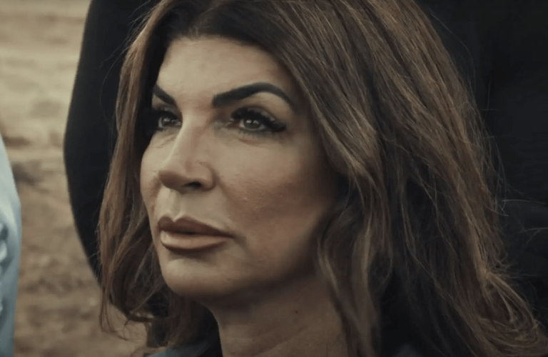 Teresa Giudice se fait sortir et humilié lors de la première des Forces spéciales, les fans disent qu'elle est « désespérée pour un chèque »