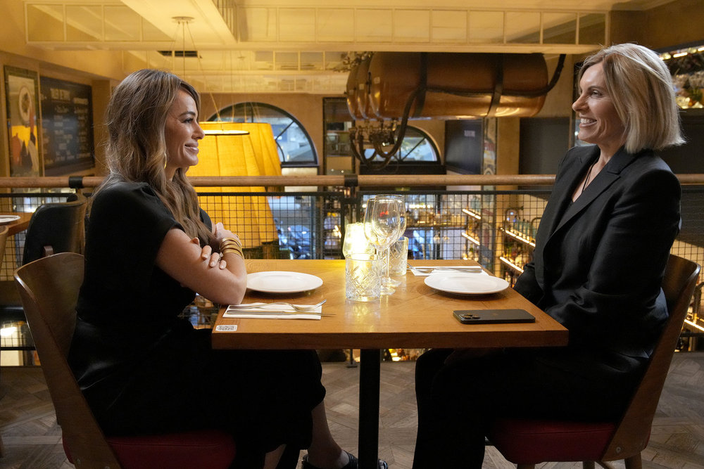 Le capitaine Sandy bâille avec sa femme 