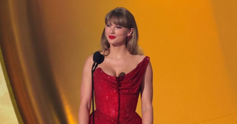Les fans de Taylor Swift comparent la vie d'une showgirl aux albums précédents