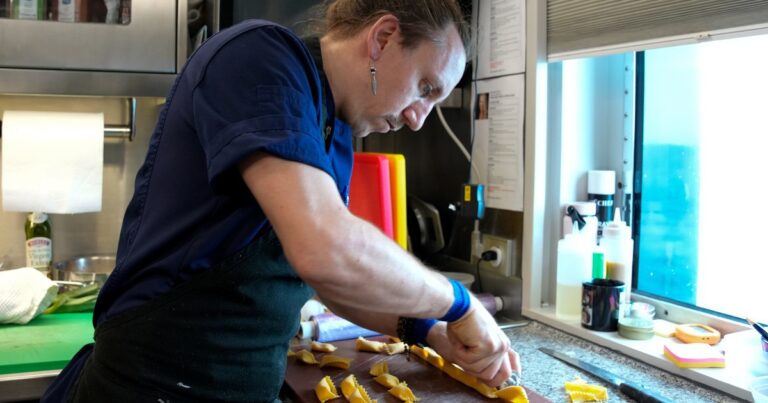 Comment Josh Bingham, chef de la saison 10 de la Méditerranée sous le pont, est déjà en plein essor