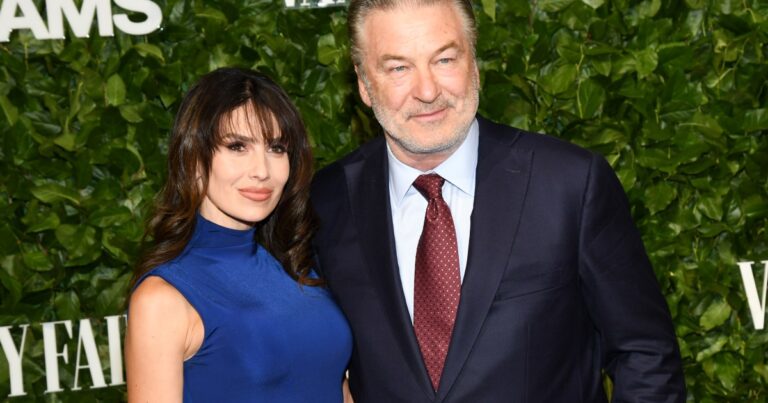 Hilaria Baldwin veut que vous sachiez qu'elle a été choisie pour DWTS sans l'aide de son mari Alec