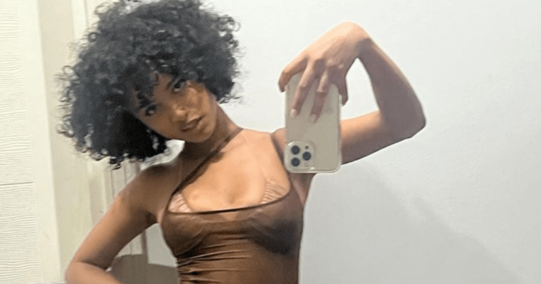 Pour les fans, les photos de Tyla dans une robe marginale sans dos font d'elle une «  showstopper ''