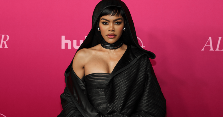 Teyana Taylor sert High Glamour à la première mondiale de « All's Fair »
