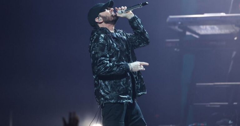 Eminem poursuit la marque australienne de plage pour des raisons « louches »