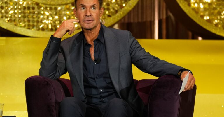 Jeff Lewis s'excuse après la blague sourde de Monica Garcia