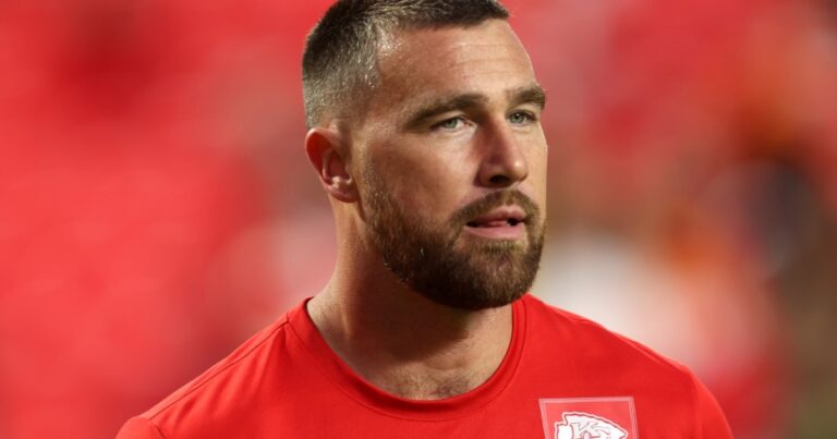 Kylie Kelce dit que Travis Kelce signera les mauvaises notes de ses nièces pour les sauver