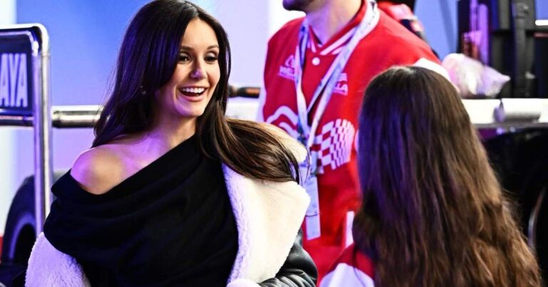La tenue F1 de Las Vegas de Nina Dobrev est tellement chic