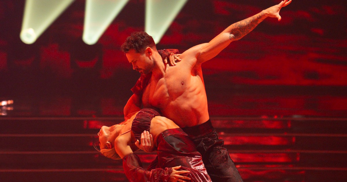 Dylan Efron rend Internet sauvage après une performance DWTS torse nu