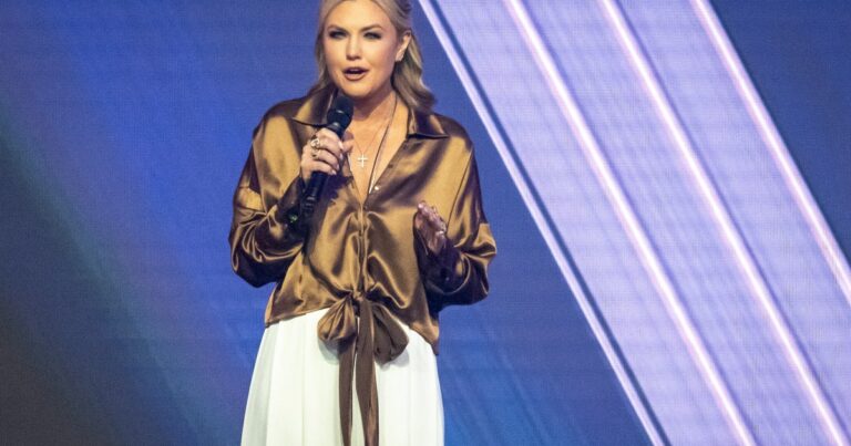 Erika Kirk surprise en train de mentir sur son histoire de rencontres