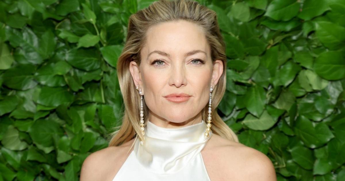 Kate Hudson fait tourner les têtes dans une robe nuisette dos nu