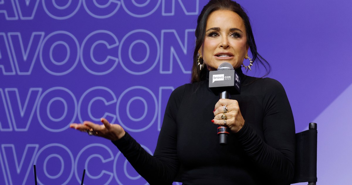 Kyle Richards de RHOBH réagit après que Stacey Rusch de RHOP l'ait qualifiée de grossière à BravoCon