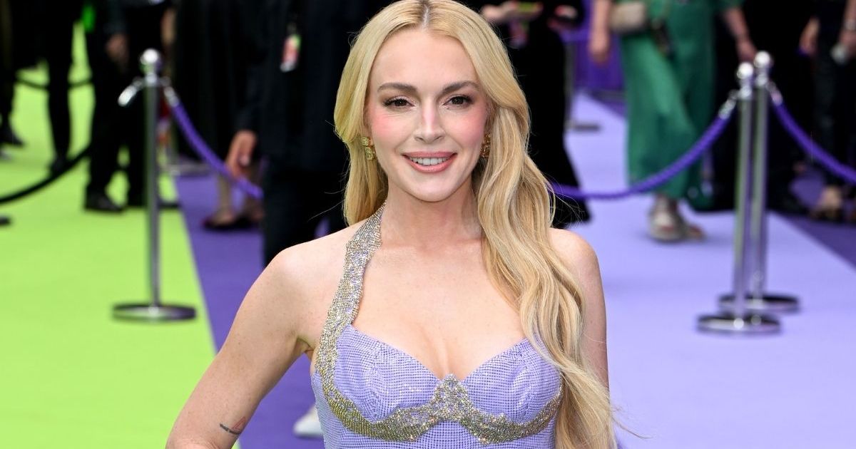 La mini-robe à franges de Lindsay Lohan dégouline de cristaux