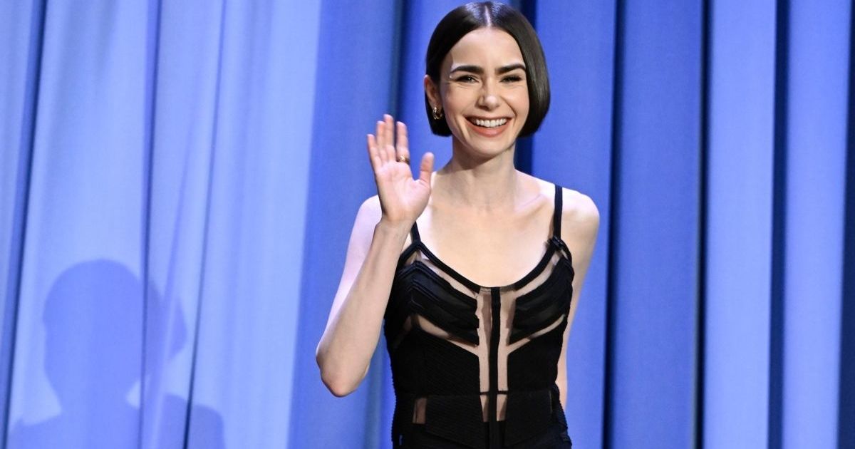 La robe transparente de Lily Collins porte l'audace à de nouveaux niveaux