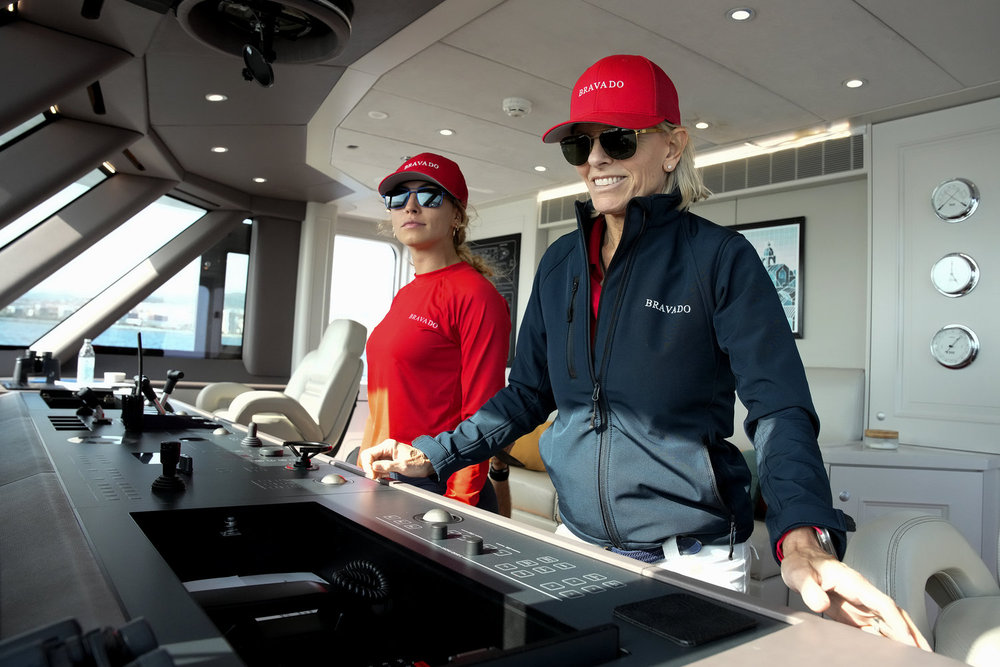 Capitaine Sandy Yawn sur le pont inférieur Med