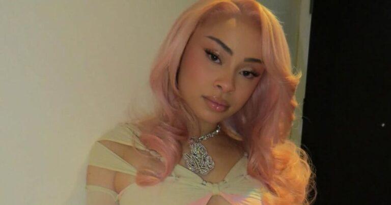 Ice Spice affiche une robe découpée qui fait dire aux fans « Baddie »