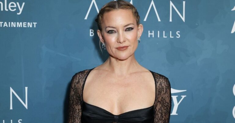 La robe en dentelle transparente de Kate Hudson est tout droit sortie d'un conte de fées