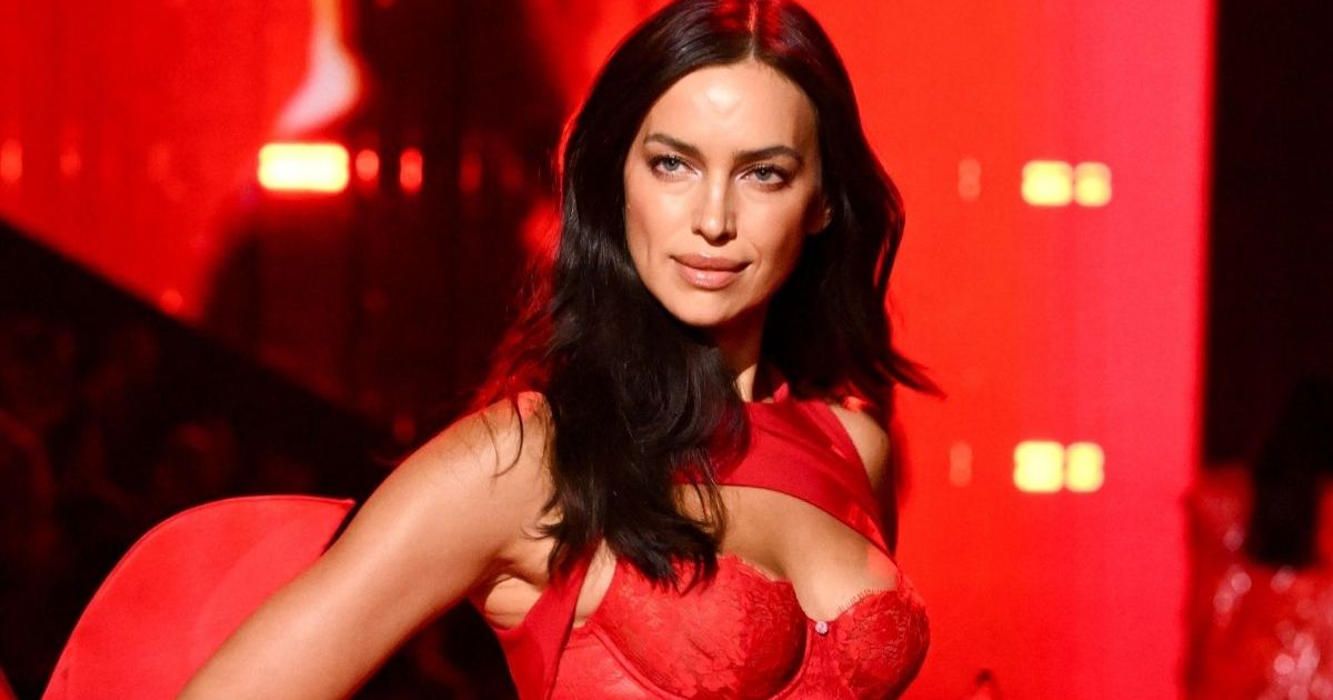 Le soutien-gorge et le string en cuir Zana Bayne d'Irina Shayk sont si chics et audacieux