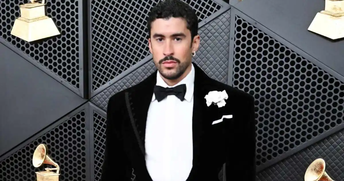 Bad Bunny est entré dans l'histoire avec son smoking des Grammys