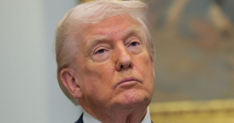 Donald Trump dit qu'il est « totalement exonéré » lorsqu'on lui demande d'arrêter Epstein