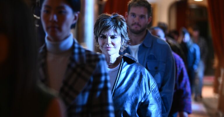 Le comportement présumé de Lisa Rinna avec Colton Underwood lors de la réunion des traîtres révélé