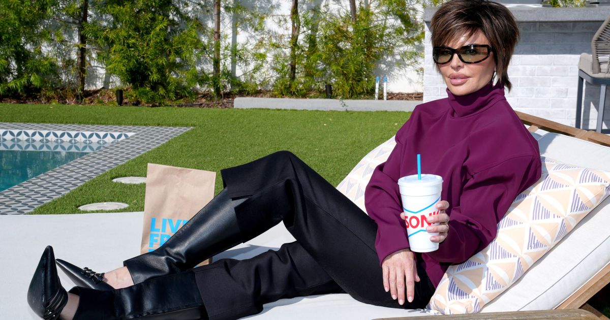 Le nouveau livre de Lisa Rinna révèle que Bravo a reçu une énorme amende pour avoir « libéré des opinions impulsives sur Instagram »