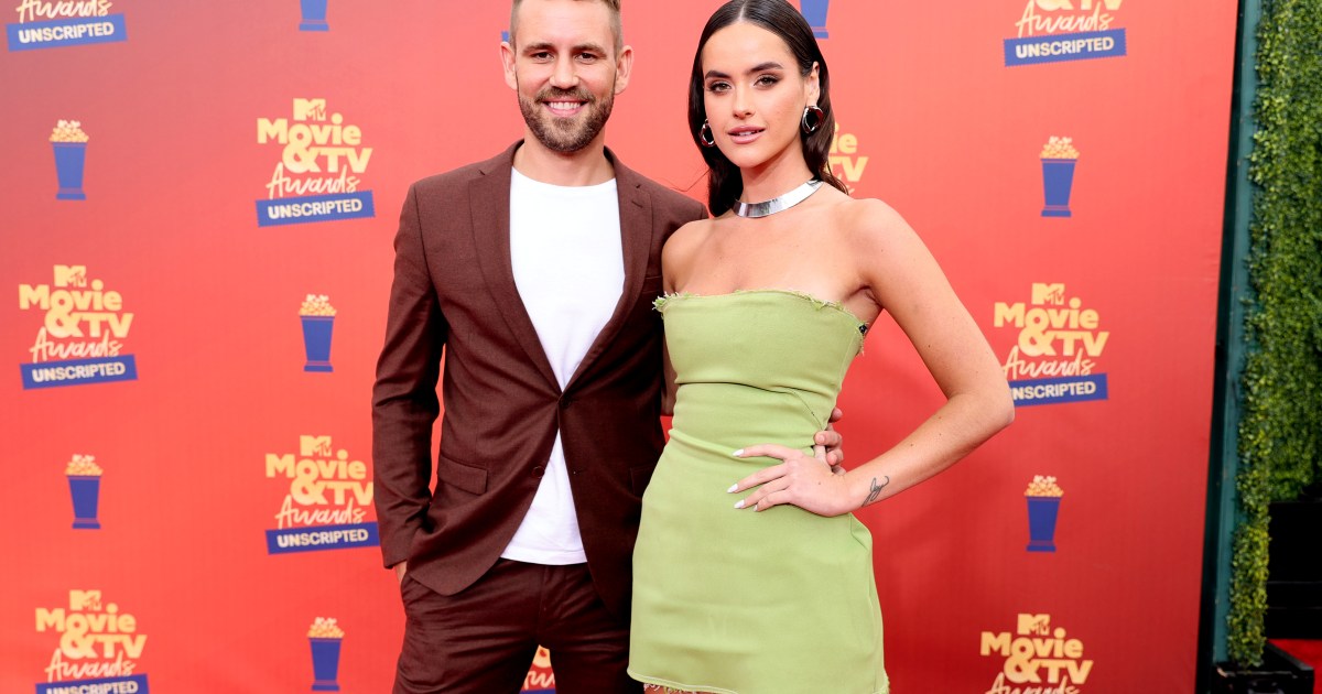 Le podcast de Nick Viall et de sa femme Natalie Joy sous le feu