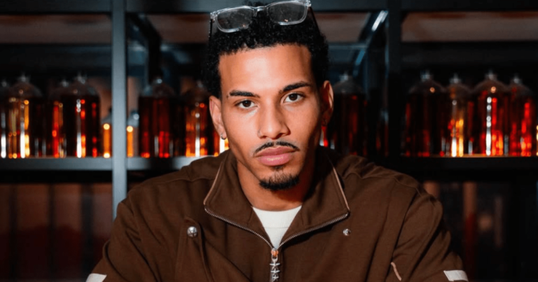 Louis Russell accuse son ex de lui garder un enfant