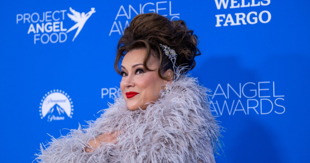 Jennifer Tilly de RHOBH révèle la célébrité contre laquelle elle est entrée dans la guerre des enchères de bijoux