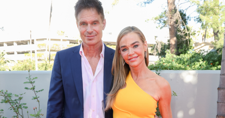 Denise Richards « dévastée » après la mort de son ex
