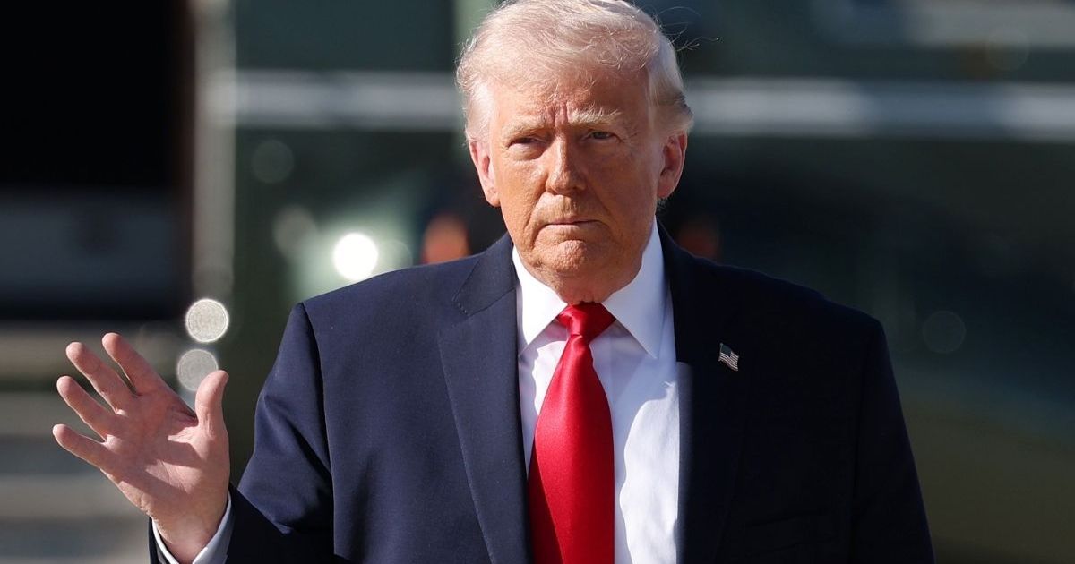 Donald Trump se fait corriger pour avoir déclaré que le pape voulait que « l'Iran ait l'arme nucléaire »